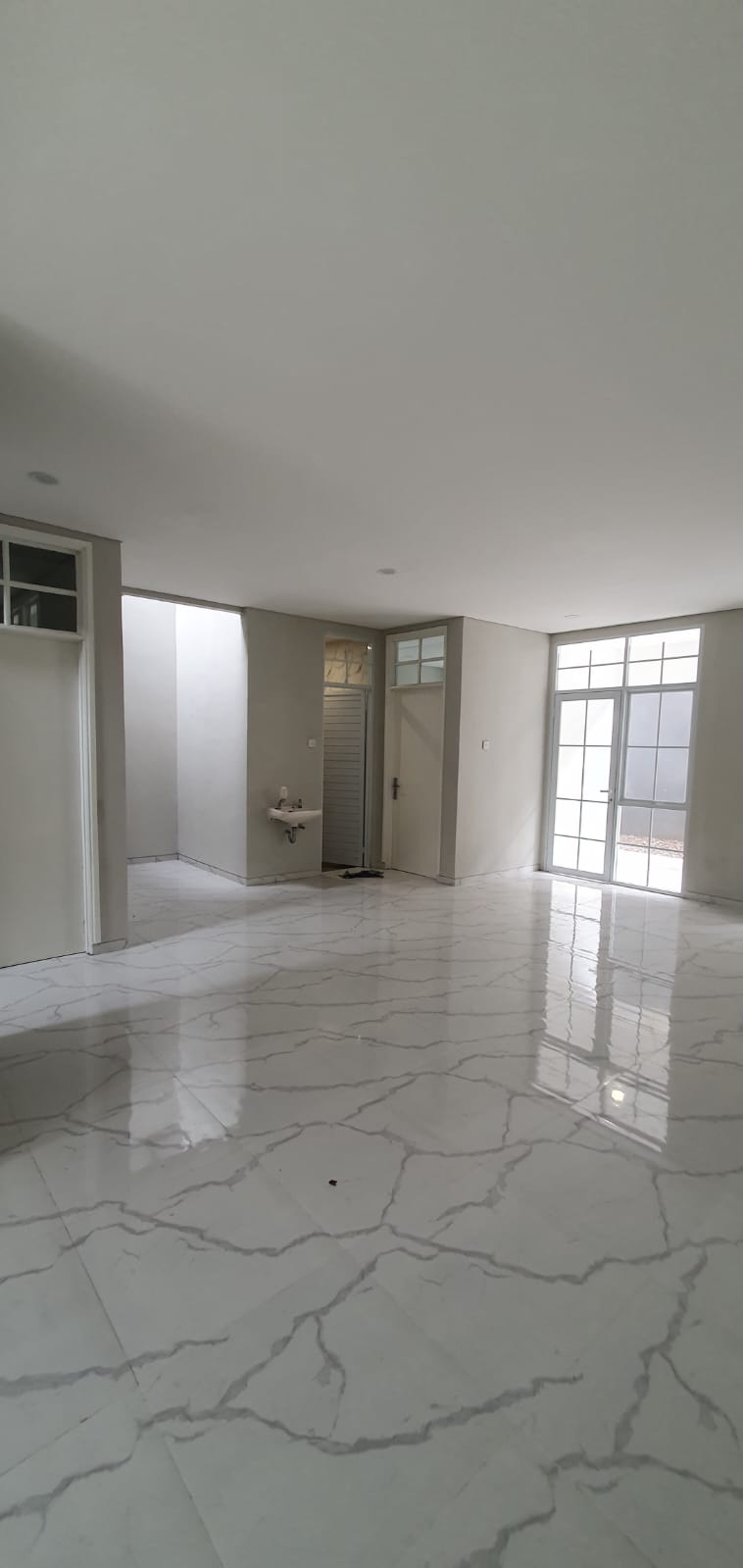 Rumah di Jual di Taman Beverly Lippo Cikarang